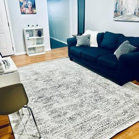 Entire 2-Bed Private Apt - Ewr/Nyc/Outlet Mall نيوآرك المظهر الخارجي الصورة