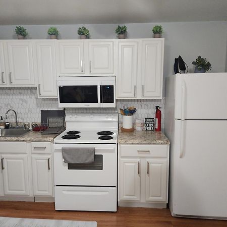 Entire 2-Bed Private Apt - Ewr/Nyc/Outlet Mall نيوآرك الغرفة الصورة