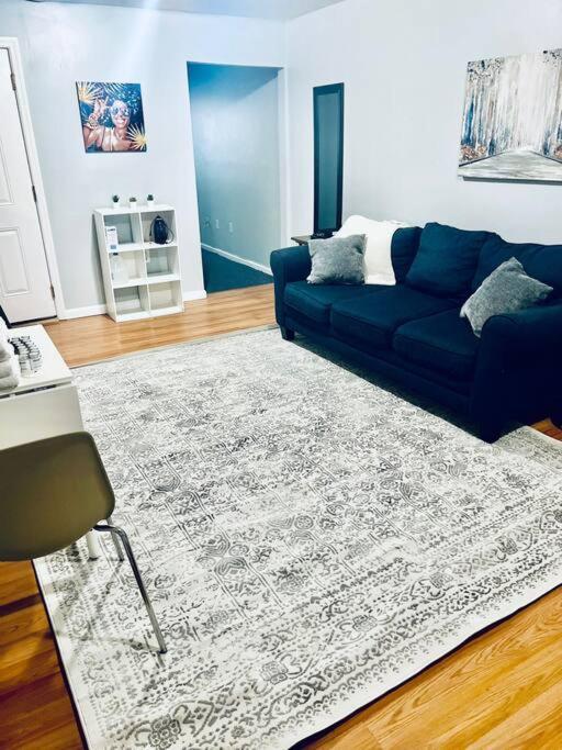 Entire 2-Bed Private Apt - Ewr/Nyc/Outlet Mall نيوآرك المظهر الخارجي الصورة