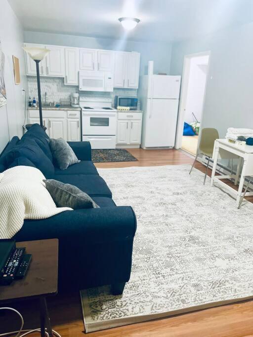Entire 2-Bed Private Apt - Ewr/Nyc/Outlet Mall نيوآرك المظهر الخارجي الصورة