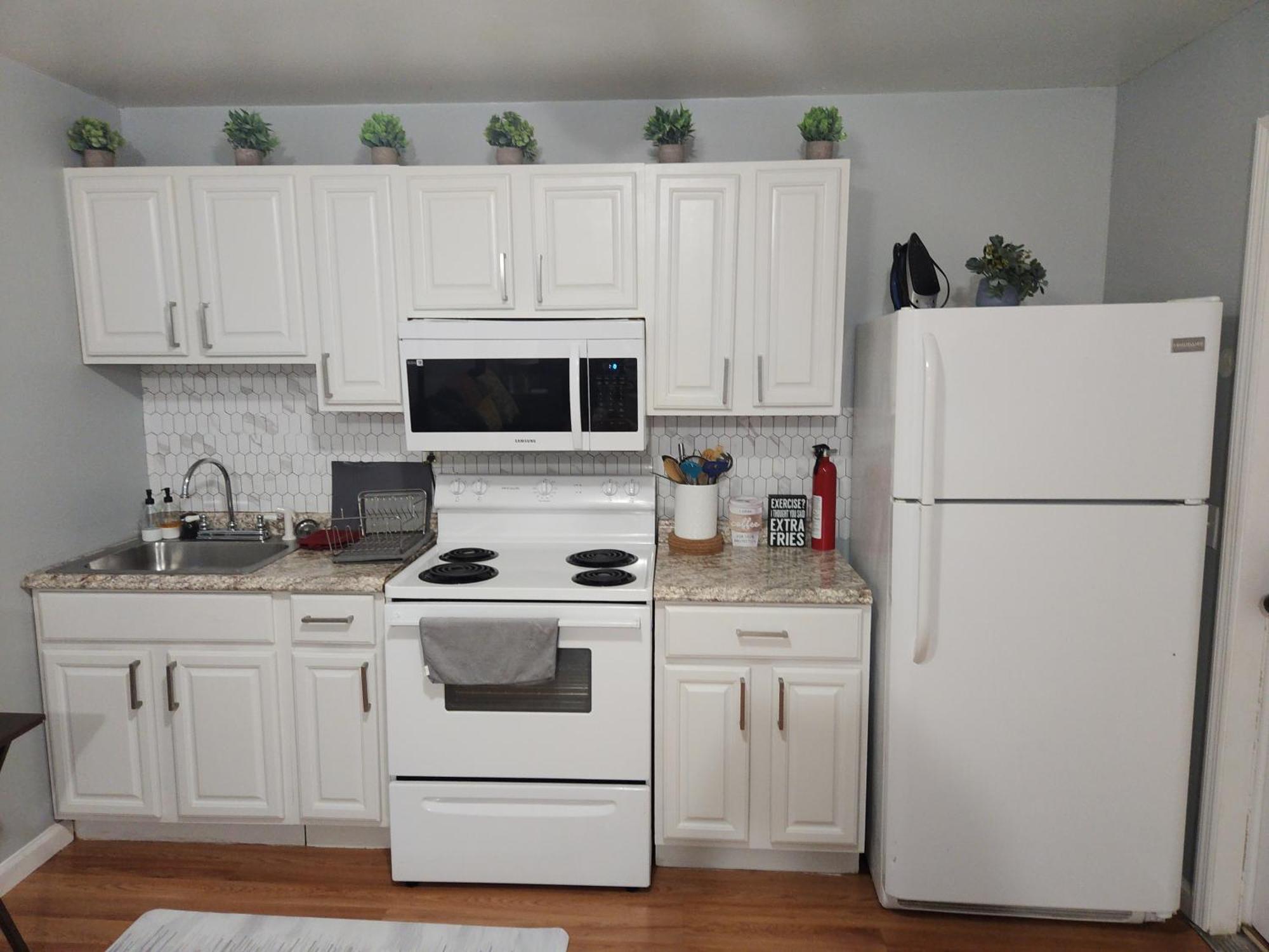 Entire 2-Bed Private Apt - Ewr/Nyc/Outlet Mall نيوآرك الغرفة الصورة